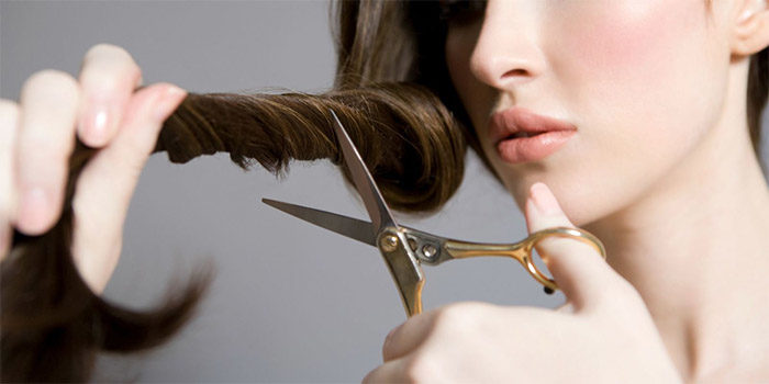 Как ровно подстричь кончики волос
