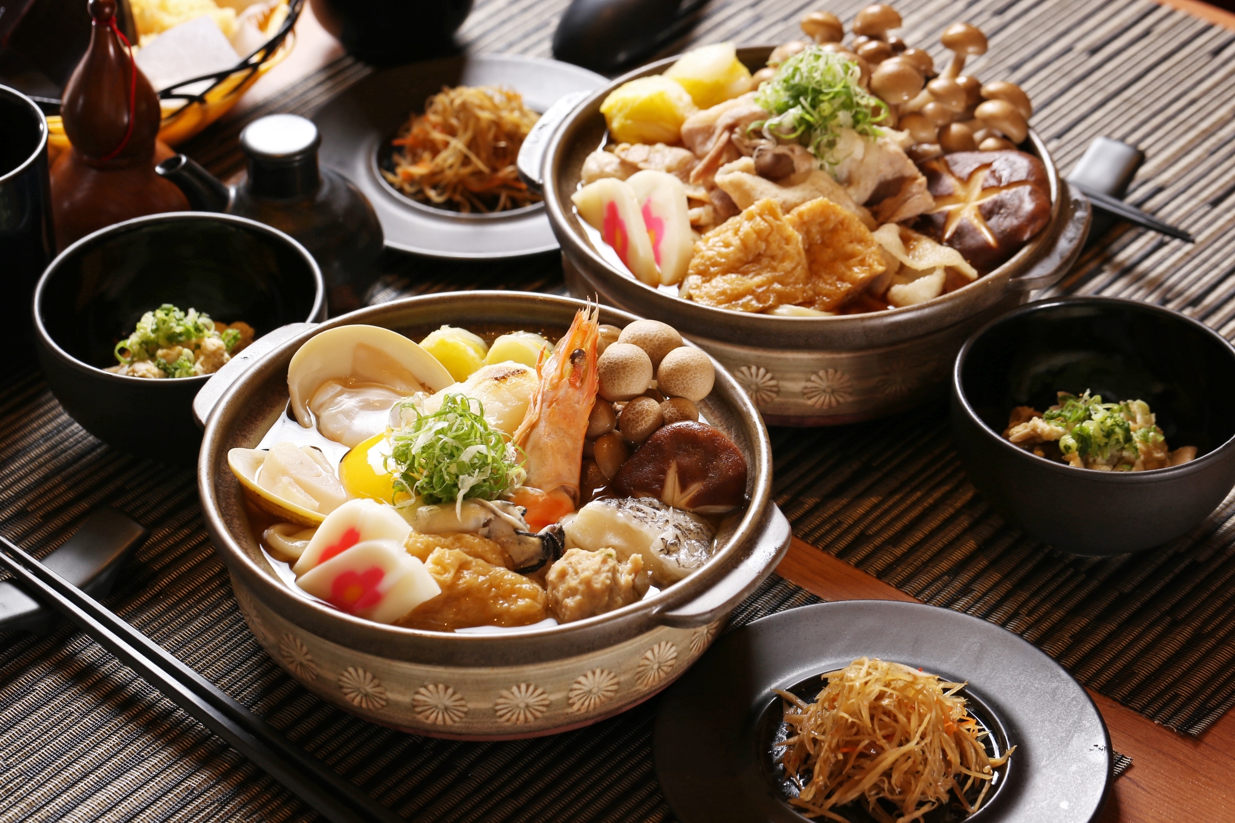 Музыкальный обед. Японская кухня. Японский. Японские блюда. Азиатская кухня.